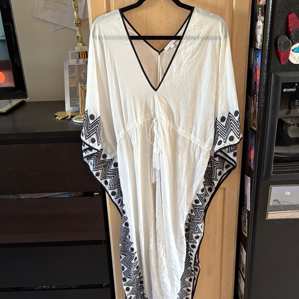 Leila Ligougne Ladies Anais White Embroidered Black Swim Coverup-ONE SIZE